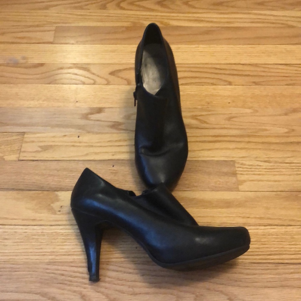 Worthington black leather stiletto booties